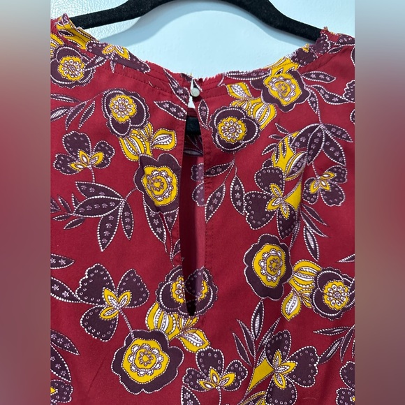 Abercrombie & Fitch Women Maroon Floral Short Sleeve Top Polyester Size XS EUC - Picture 4 of 8
